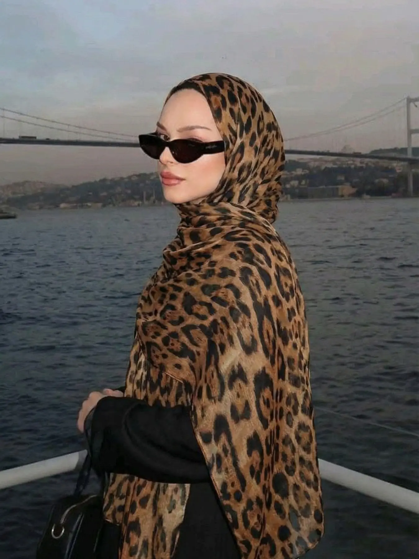 1pc Women's Leopard Print Voile Hijab, Lightweight Breathable Hijab for All Seasons, Versatile Beach Cover-Up for Muslim Fashion