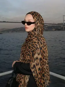 1pc Women's Leopard Print Voile Hijab, Lightweight Breathable Hijab for All Seasons, Versatile Beach Cover-Up for Muslim Fashion