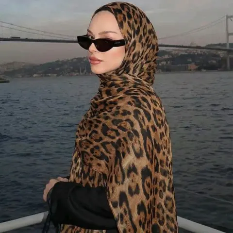 1pc Women's Leopard Print Voile Hijab, Head Scarf, Lightweight Breathable Hijab for All Seasons, Versatile Beach Cover-Up for Muslim Fashion