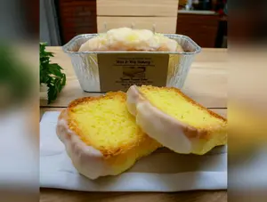 Large Glazed Lemon Pound Cake Candle. Bread Loaf Pan Candle. Soy Wax Candle. 3 Wick Candle. Strongly Scented Candle. 13 Ounce.