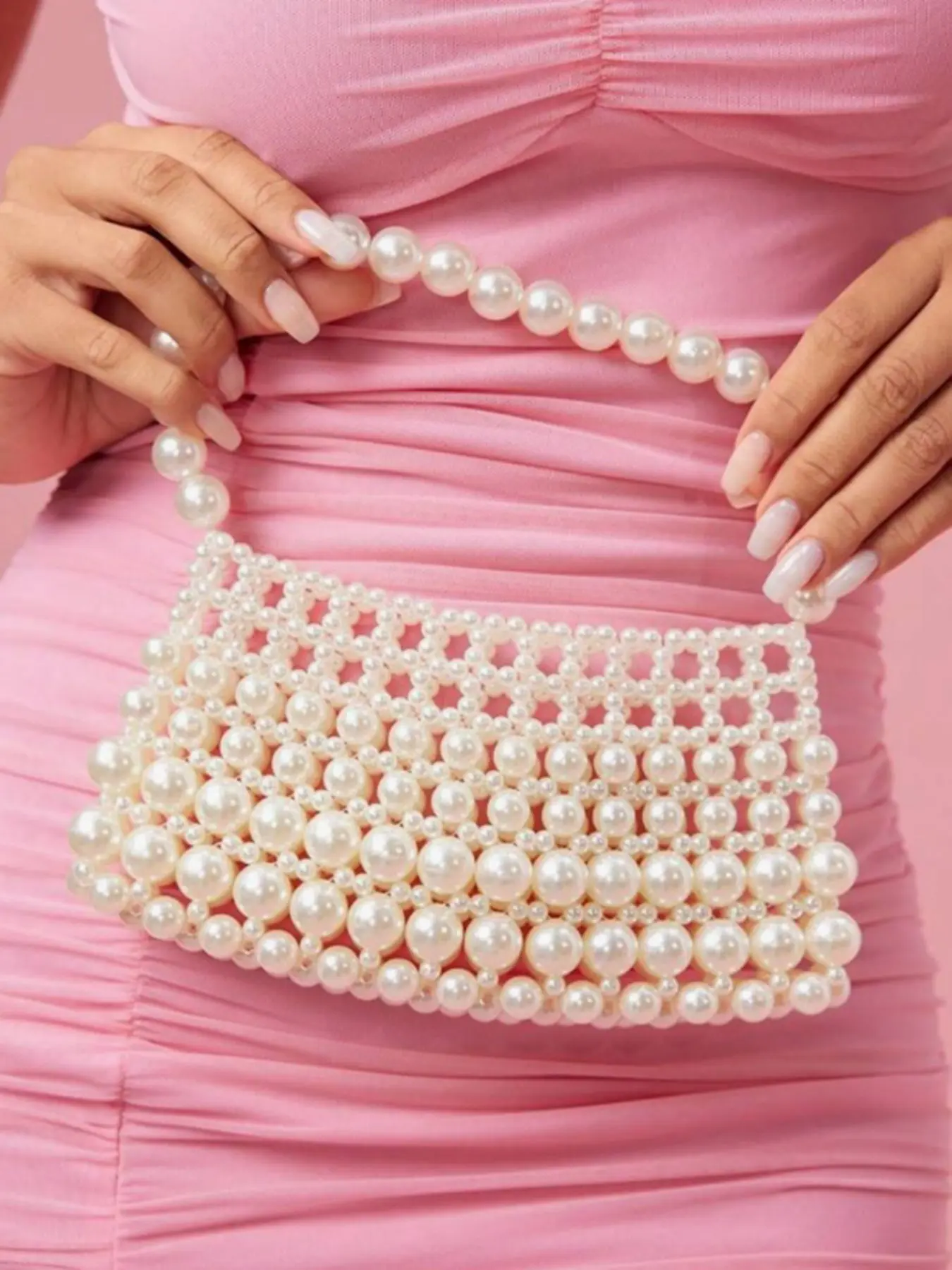 A niche retro versatile fashion handmade pearl bag, women's underarm chain bag, Crossbody Chain Bag, cute and elegant handbag, simple and trendy women's casual bag, suitable for daily occasions such as commuting, shopping, dating, parties, etc.