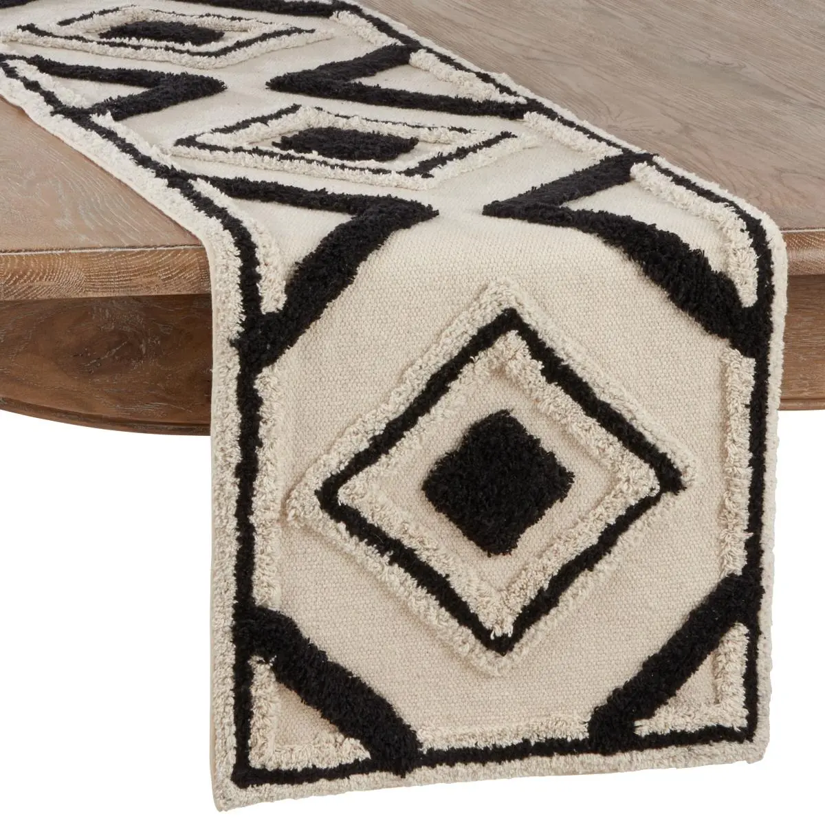 Saro Lifestyle 2161.BK1672B 16 x 72 in. Diamond Design Shag Runner, Black