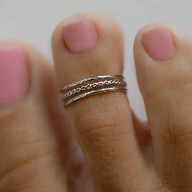 Adjustable Toe Ring Band, Boho Foot Jewelry for Beach and Summer, Midi Ring Body Jewelry, Birthday Gift for Her with Bohemian Touch, Beach Outing, Beach Ready, Adjustable Fit, Gift Worthy, Body Accessory
