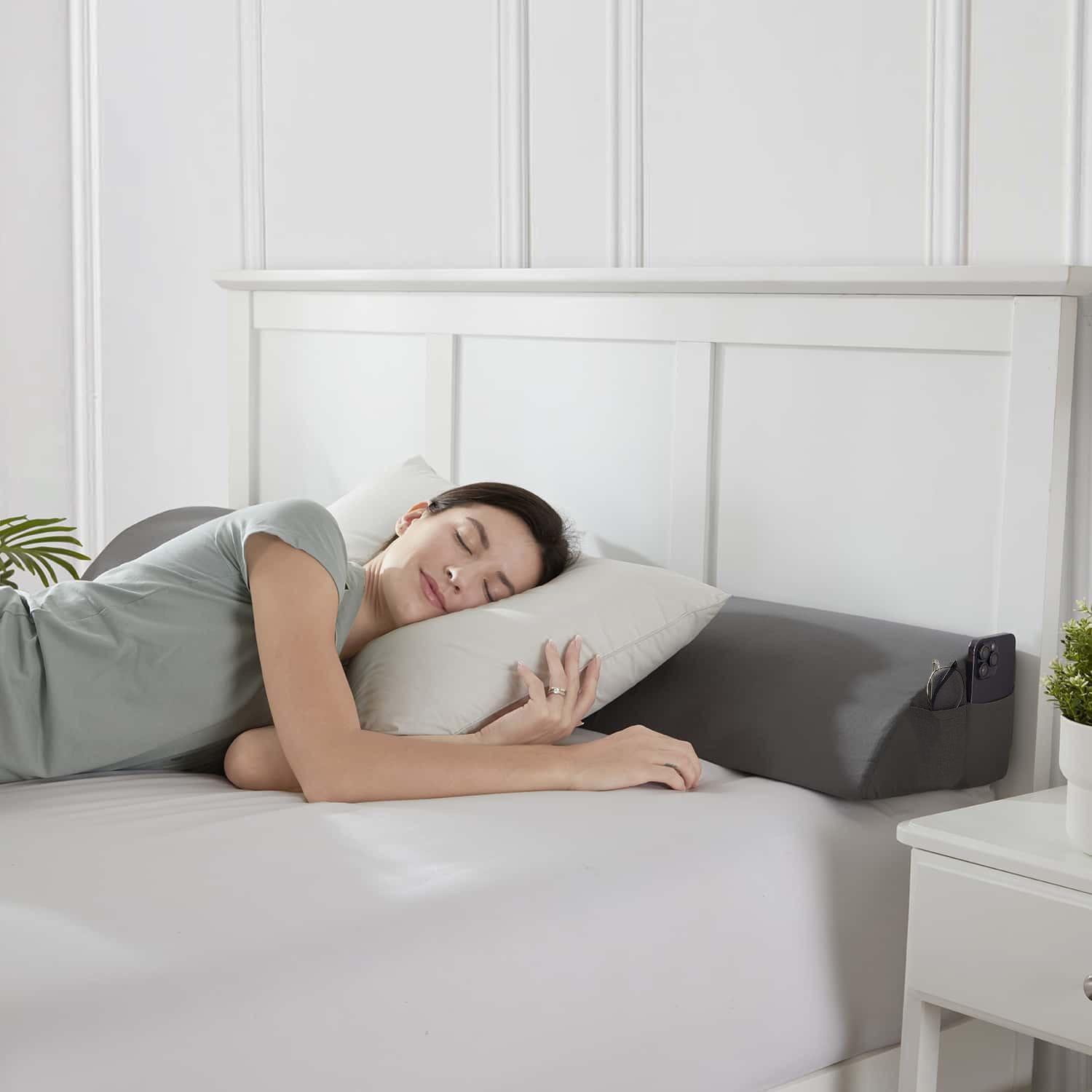 Nestlé Bed Wedge Pillow, Supportive Memory Foam Headboard Mattress Gap Filler with Side Pockets and Washable Cover