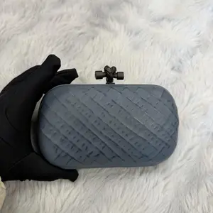 Pre-owned Bottega Veneta leather Clutches & Wristlets Powder Blue Knot Clutch Bag xiaotang20260308102