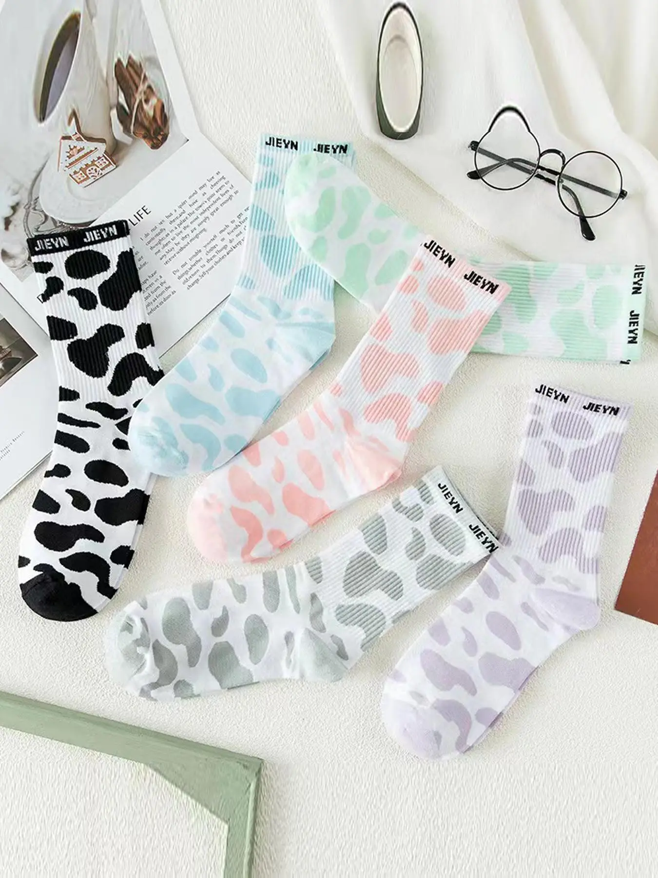 Women's 6 Pairs Cute Cow Print Crew Socks Set, Fashionable Cozy Socks for Daily Wear, Women's Socks for All Seasons, Casual Stylish Animal Socks