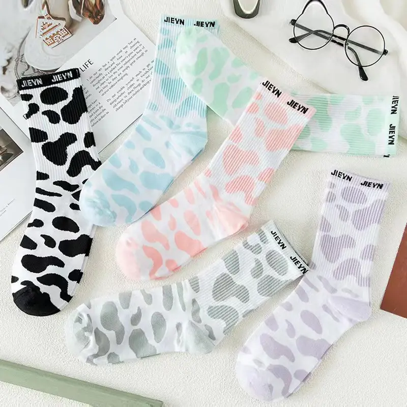 Women's 6 Pairs Cute Cow Print Crew Socks Set, Fashionable Cozy Socks for Daily Wear, Women's Socks for All Seasons, Casual Stylish Animal Socks
