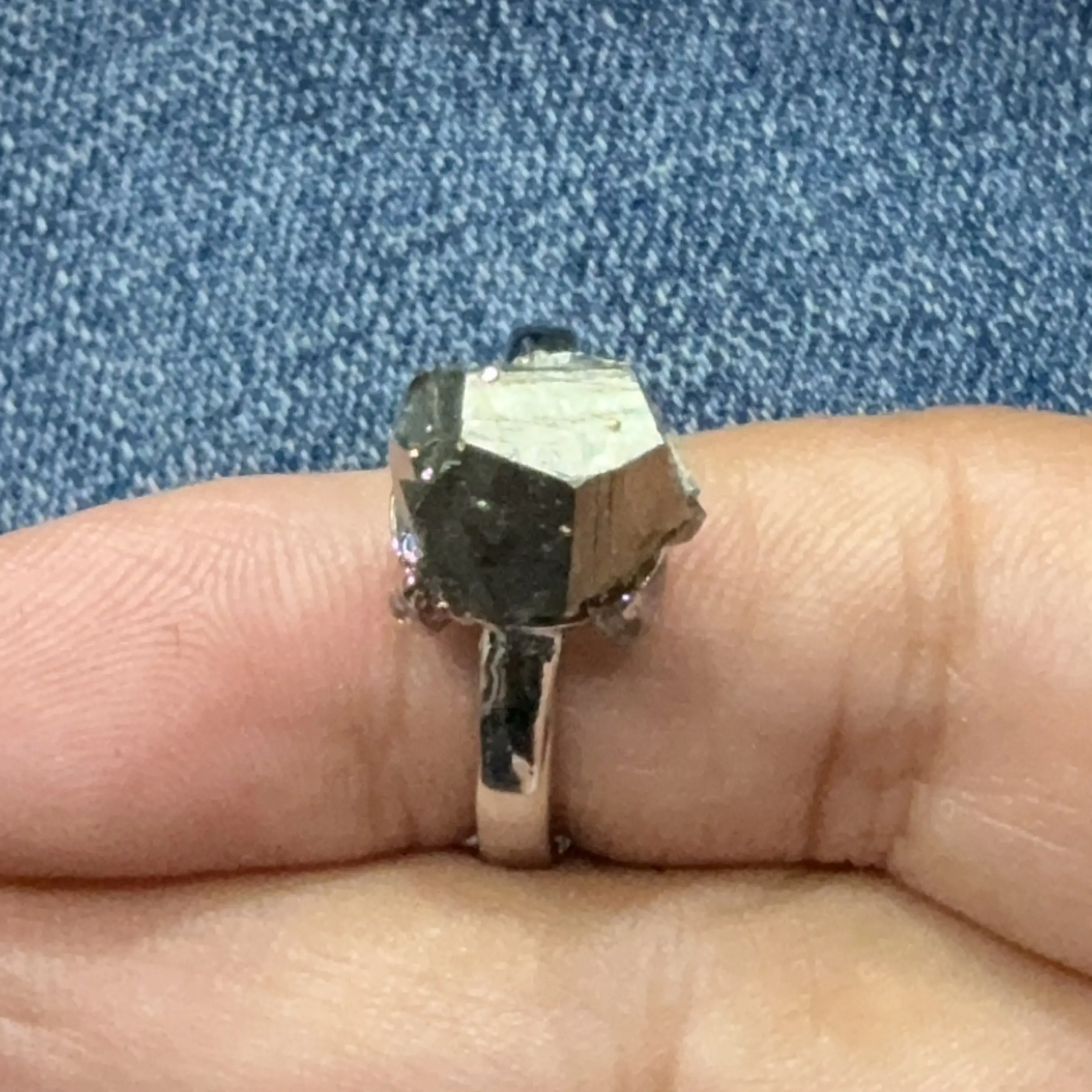 Leah(30013)gc.Pyrite ring