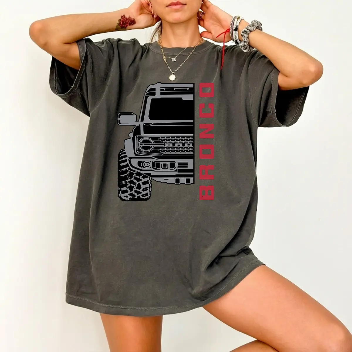 Vintage Bronco Graphic Sweatshirt, Oversized Crewneck Pullover for Women and Men, Off-Road Car Enthusiast Apparel, Retro 4x4 Truck Shirt, Comfy Aesthetic Streetwear, Car Gift