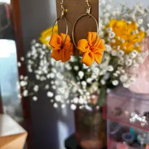 puakenikeni earrings