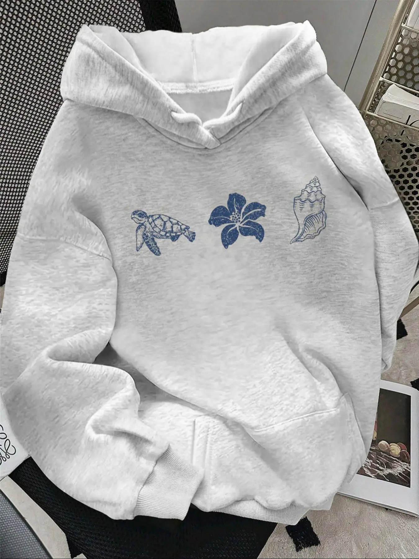 Women's Dropped Shoulder Thick Knit Hoodie with Turtle and Conch Print, Animal, Floral Pattern, Casual Drawstring Pocket Sweatshirt for Fall & Winter Womenswear