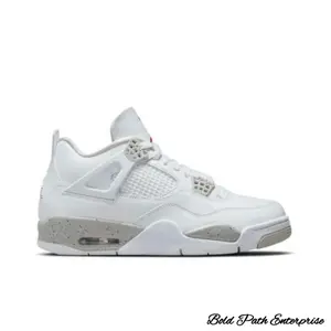 Retro tech white classic style fashionable and trendy sports shoes, retro casual shoes