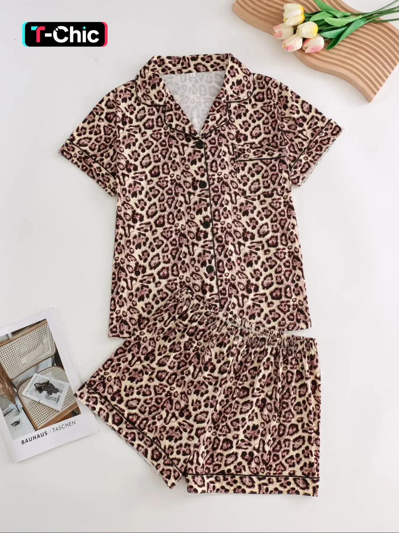 Two-Piece Set Women's Leopard Print Lapel Neck Button Front Pajama, Casual Comfy Short Sleeve Top & Shorts PJ Set, Ladies Sleepwear & Loungewear for All Seasons Pyjamas, Leopard Print Pajamas, Collared Pajamas, Nightwear Outfit Pajama Sets