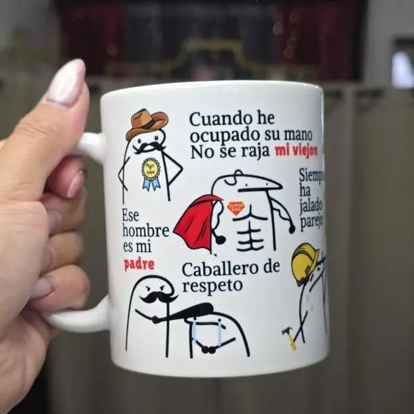 Dia del padre 2026 Mug for Dad, El Papa Mas Chingon Coffee Mug, 11oz 15oz Glossy Ceramic Cup, El Papa Themed Drinkware, Modelo Papa Graphic Print, Funny Spanish Quote Design, Mexican Style Novelty Mug