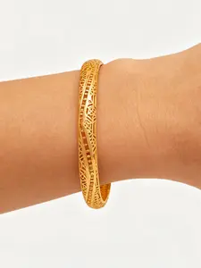 1pcs Golden Plated Filigree Geometric Hollow Bangle - Vintage Closed Cuff Bracelet for Women