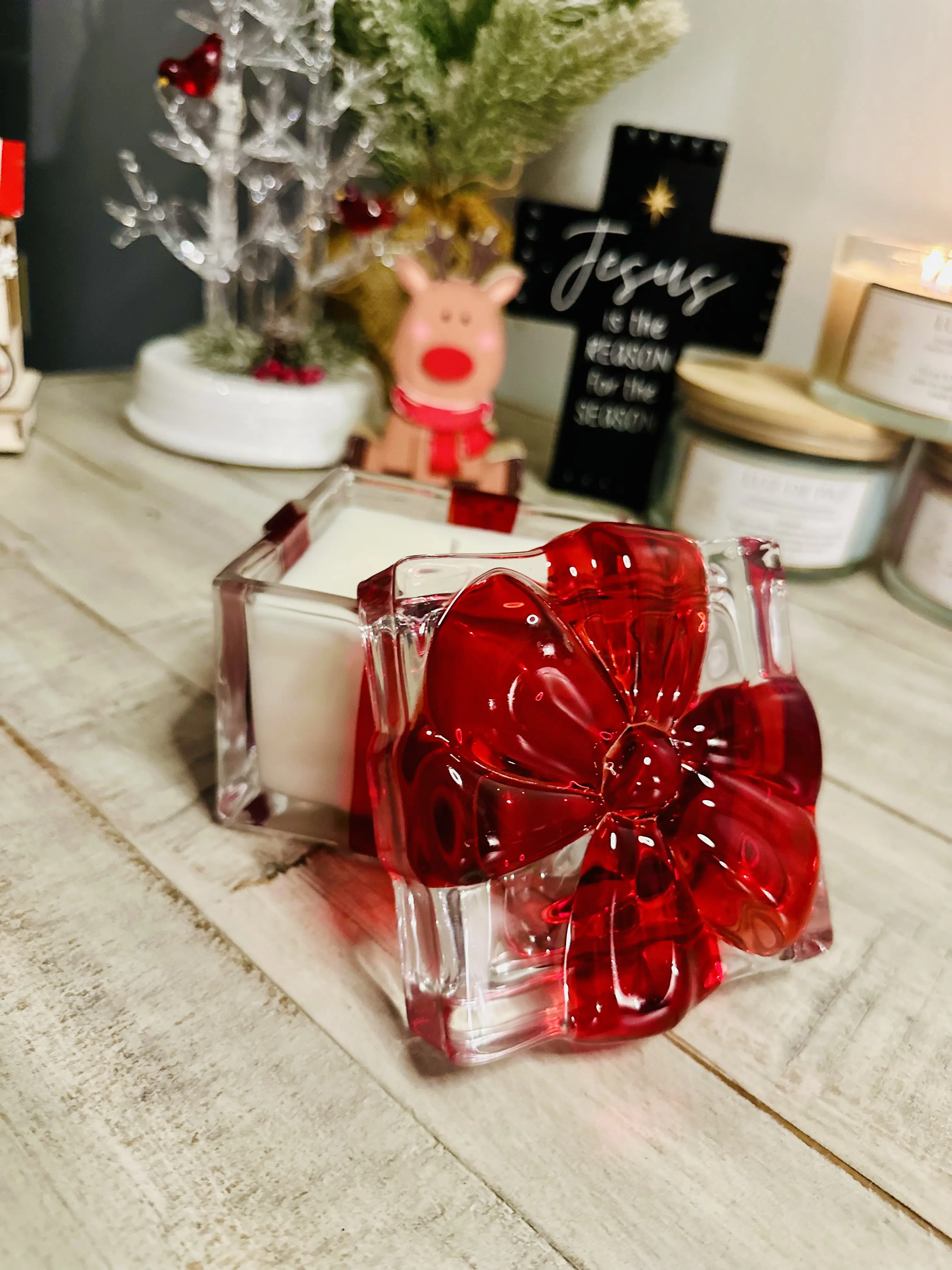 Luz Divina Christmas Gift Candle Hand-Poured 100% Natural Soy Wax with Christmas Spice Vanilla Bergamot & Cedarwood Scent in Gift-Box Shaped Glass Jar Decor Cozy Aroma Perfume Ornaments