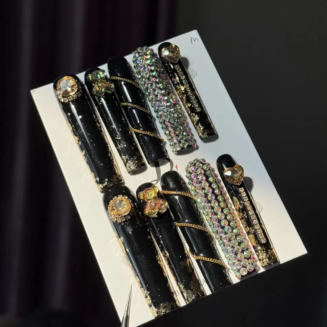 10pcs High-End Punk Style Glittering Fake Nails, Heavy Metal Design, Hand-Painted 3D Bear Heart Chain, Sparkling Diamonds, Handmade, Rhinestones, Glitter Decorative Nails
