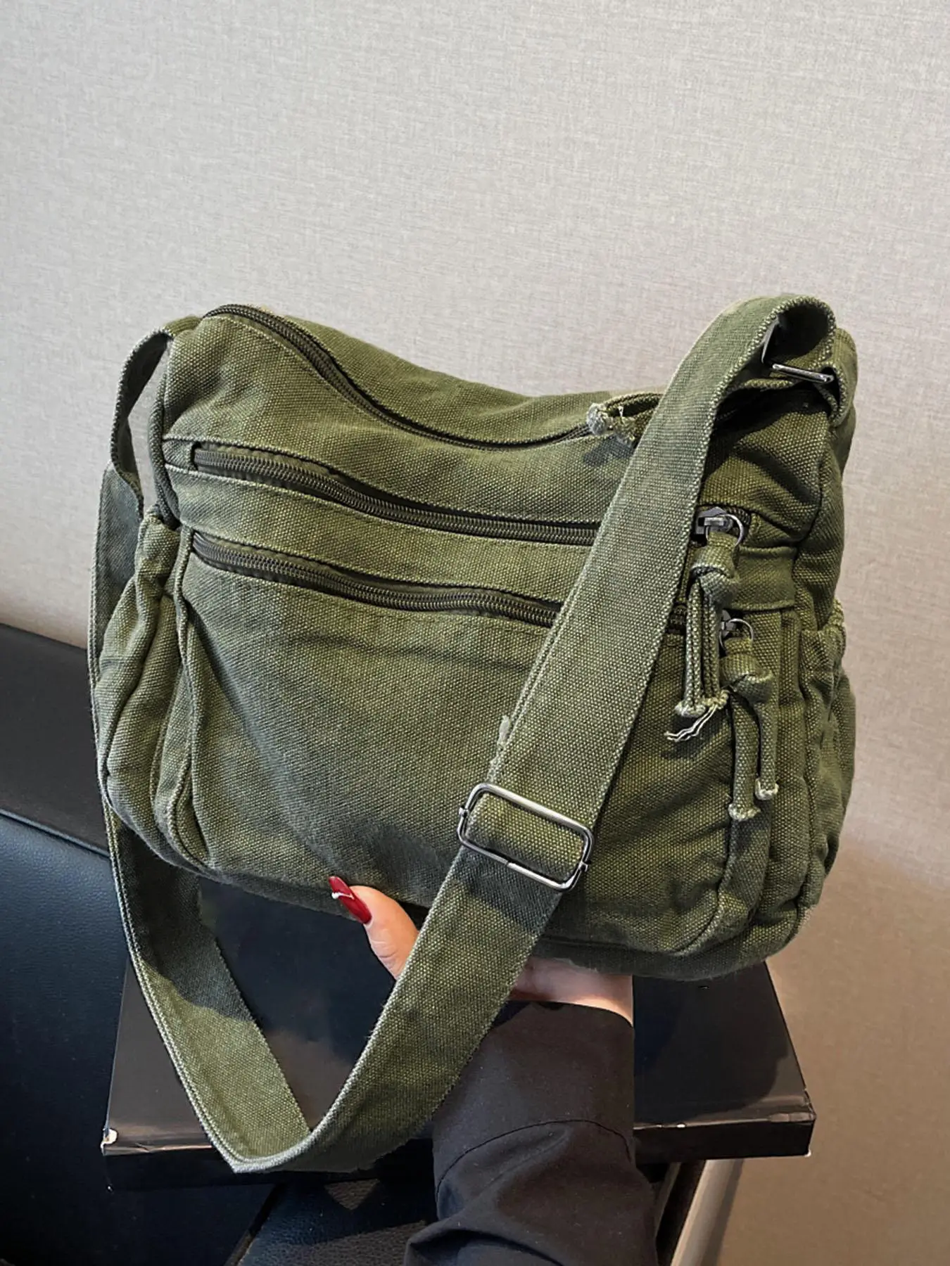 Retro Distressed Commuting Shoulder Bag, Multi-Zipper Layered Design with Adjustable Wide Strap, Workwear-Style Practical Messenger Bag for Daily Commute & Outdoor Use