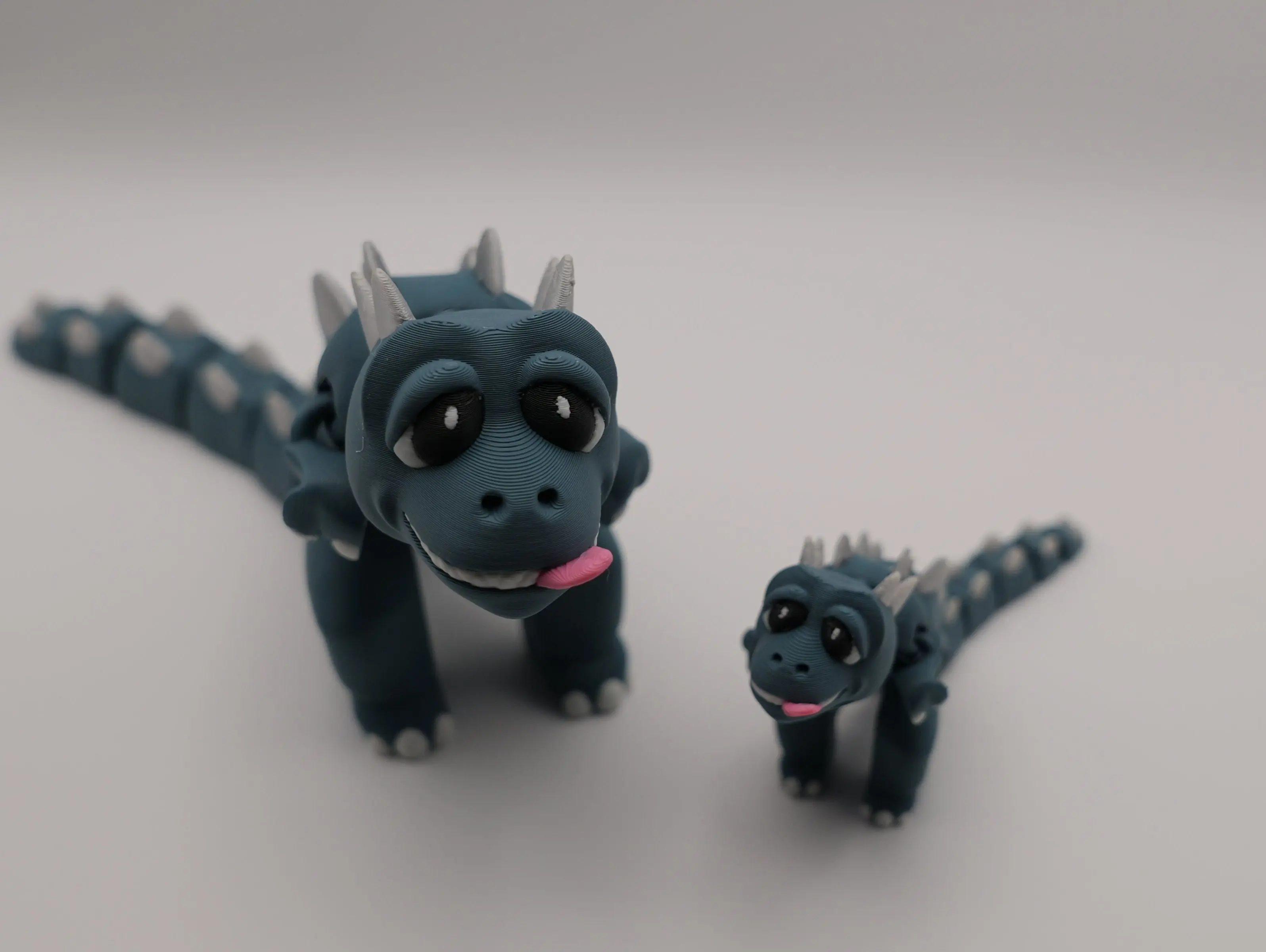 Derpy the Dino – Flexi Dinosaur Fidget Toy A wiggly articulated dinosaur desk toy for stress relief and anxiety relief. 3D printed in PLA with smooth flexi joints. Great collectible animal figure and fidget. Mini and standard sizes.