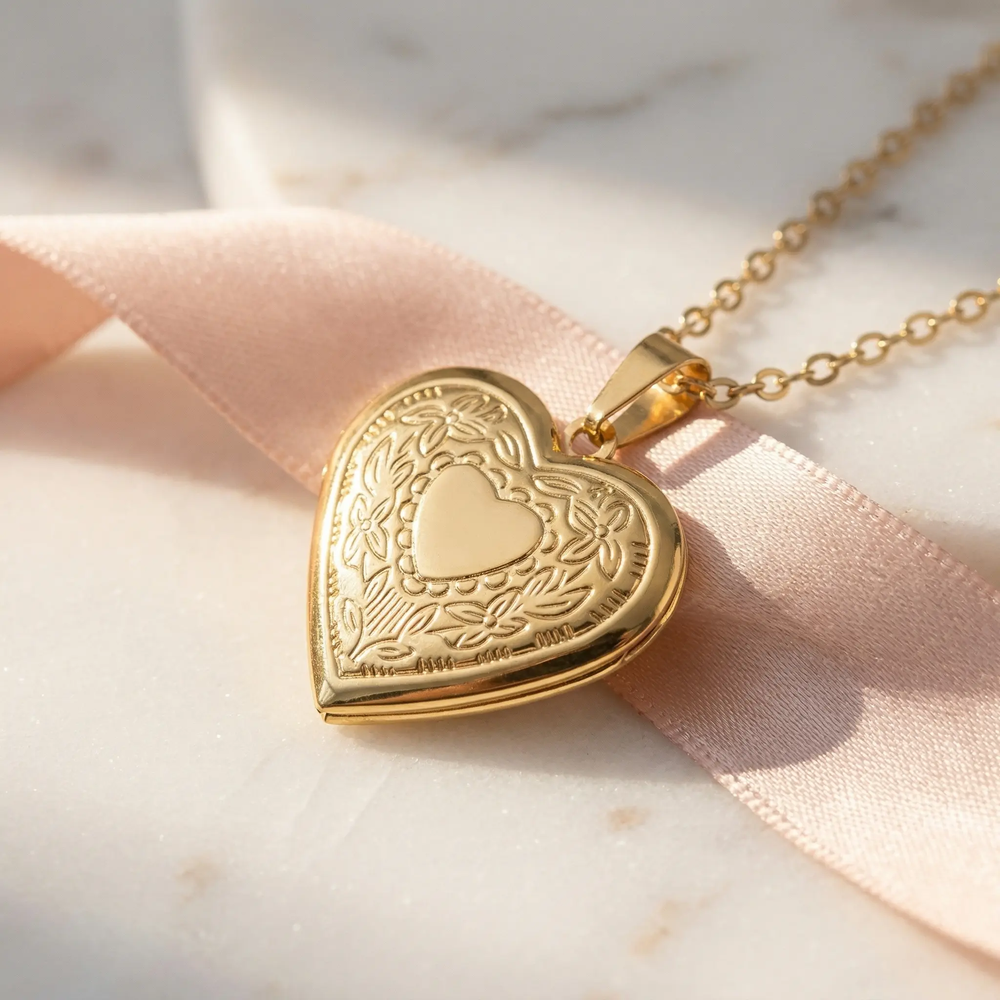 Heart Necklace Locket Necklace that Holds Pictures Flower Lockets Pendant Necklaces Birthday  Photo Jewelry for Loved Ones, Birthday Valentine's Day Keepsake, Versatile Styles AvailableLocket Necklace for Women