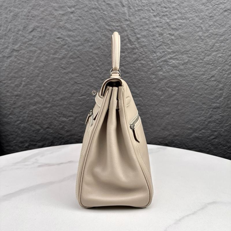 Pre-owned HERMÈS Leather tote bags Hermes Lakis Kelly 35 Swift 1F Argile (mk103771)