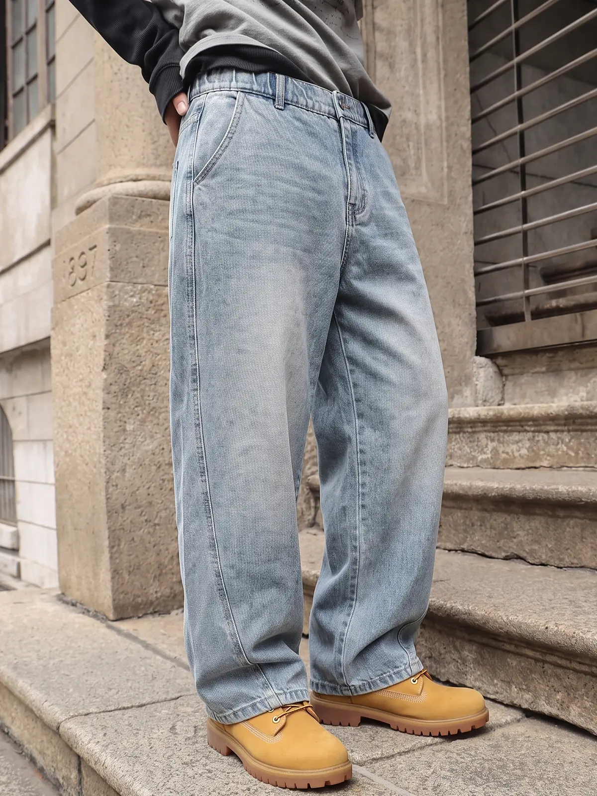 Men's denim jeans, men's jeans, men's cotton-blend jeans. Button design, straight loose fit, casual minimalist and versatile—suitable for everyday commuting and multi-scene styling during holidays and travel. Suitable for both men and women, available in