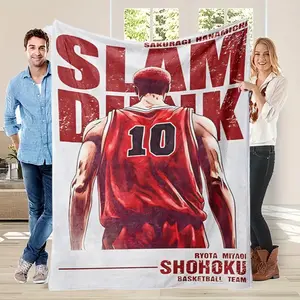 A flannel blanket featuring a design of Sakuragi Hanamichi wearing a red jersey with the number 10 logo. Soft, warm, and comfortable, perfect as a sofa bed, office blanket, small blanket, or nap blanket. An ideal gift for friends and family.