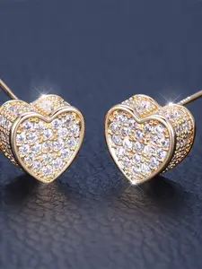 A pair of golden white zirconia heart-shaped earrings are fashionable, high-end and simple, suitable for women to wear during proposals, travels and daily life