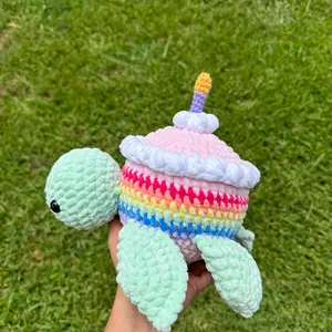Crochet cake turtle