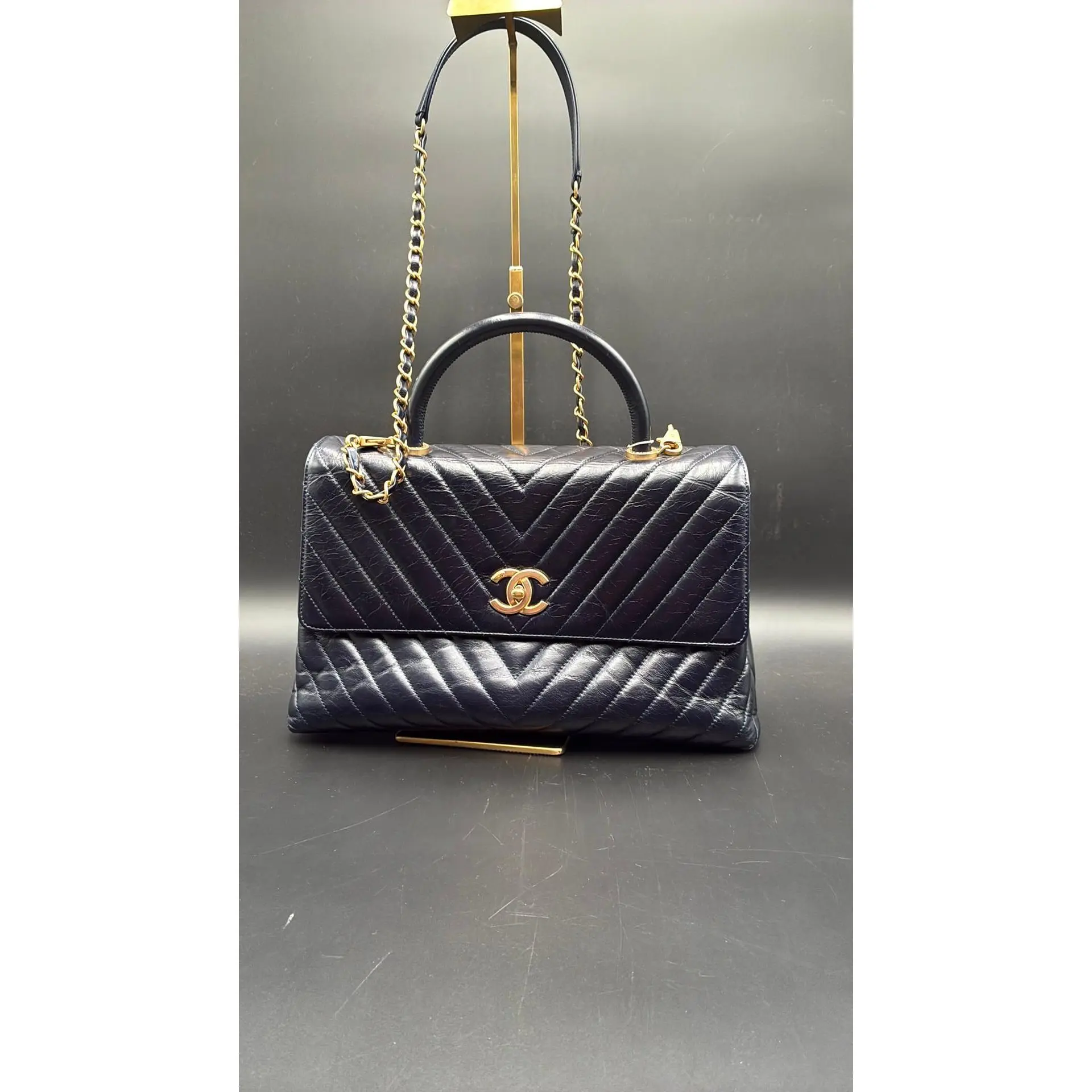 Pre-owned CHANEL Leather Luxury Bags & Accessories Chevron Coco Handle Flap Bag, Navy Blue Date Code: 24517232. Entrupy ID: 8KQJ7MJ.