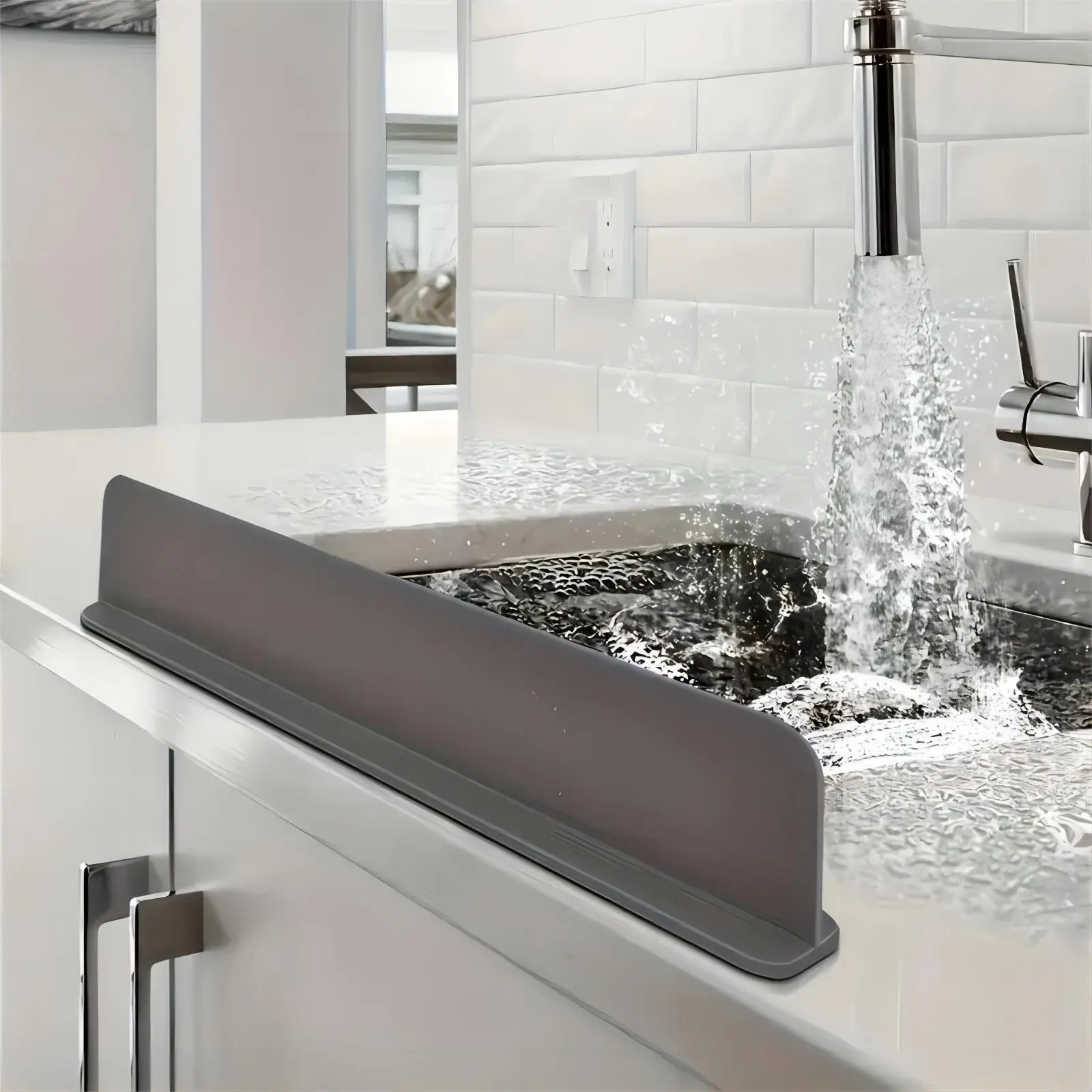 1 Count Silicone Sink Splash Guard, Non-slip Water Barrier with Suction, Splash Guard for Kitchen, Bathroom, Laundry Room, Interior