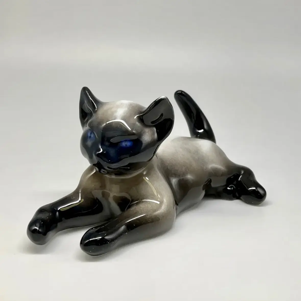 Vintage Rosenthal Siamese Cat Lying Down In Black And White, F. Hendreich Figurine Mint