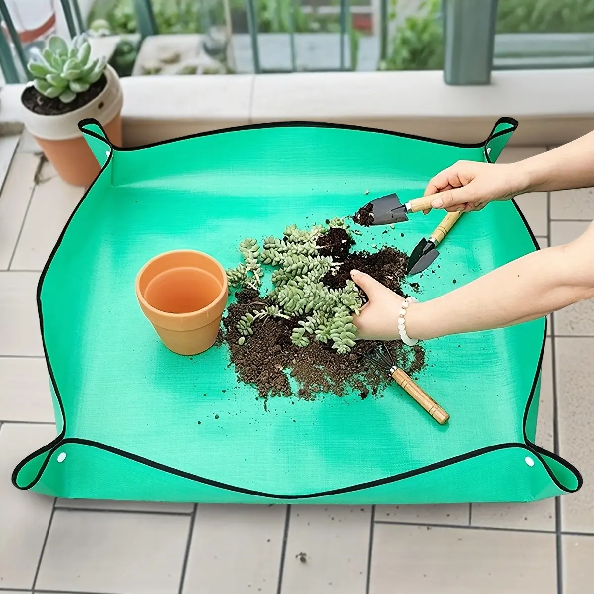 Large Plant Potting Mat, Waterproof Foldable Design Gardening Tray, Fabric for Indoor Outdoor Soil Control, Dirty Plants Replacement Pad, Garden Accessories