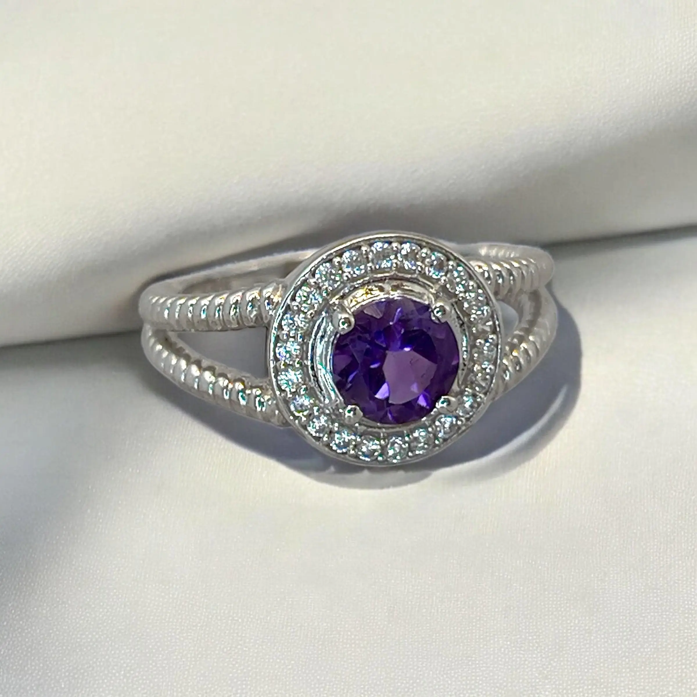 Corona Violeta – Anillo Plata Rodiada 925 con Amatista Natural