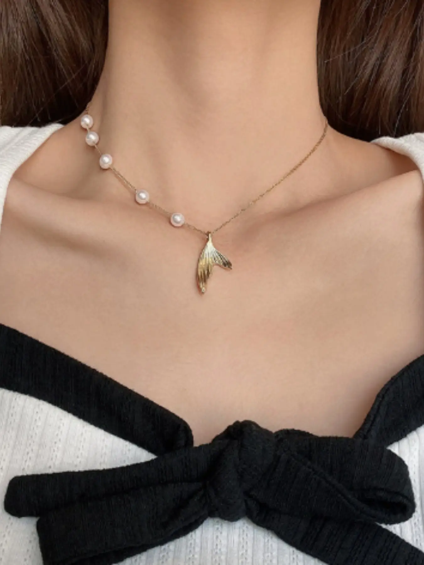 Elegant Pearl Fish Tail Necklace for Women, Simple & Chic Design, Sweet and Cute Style, Perfect for Daily Wear