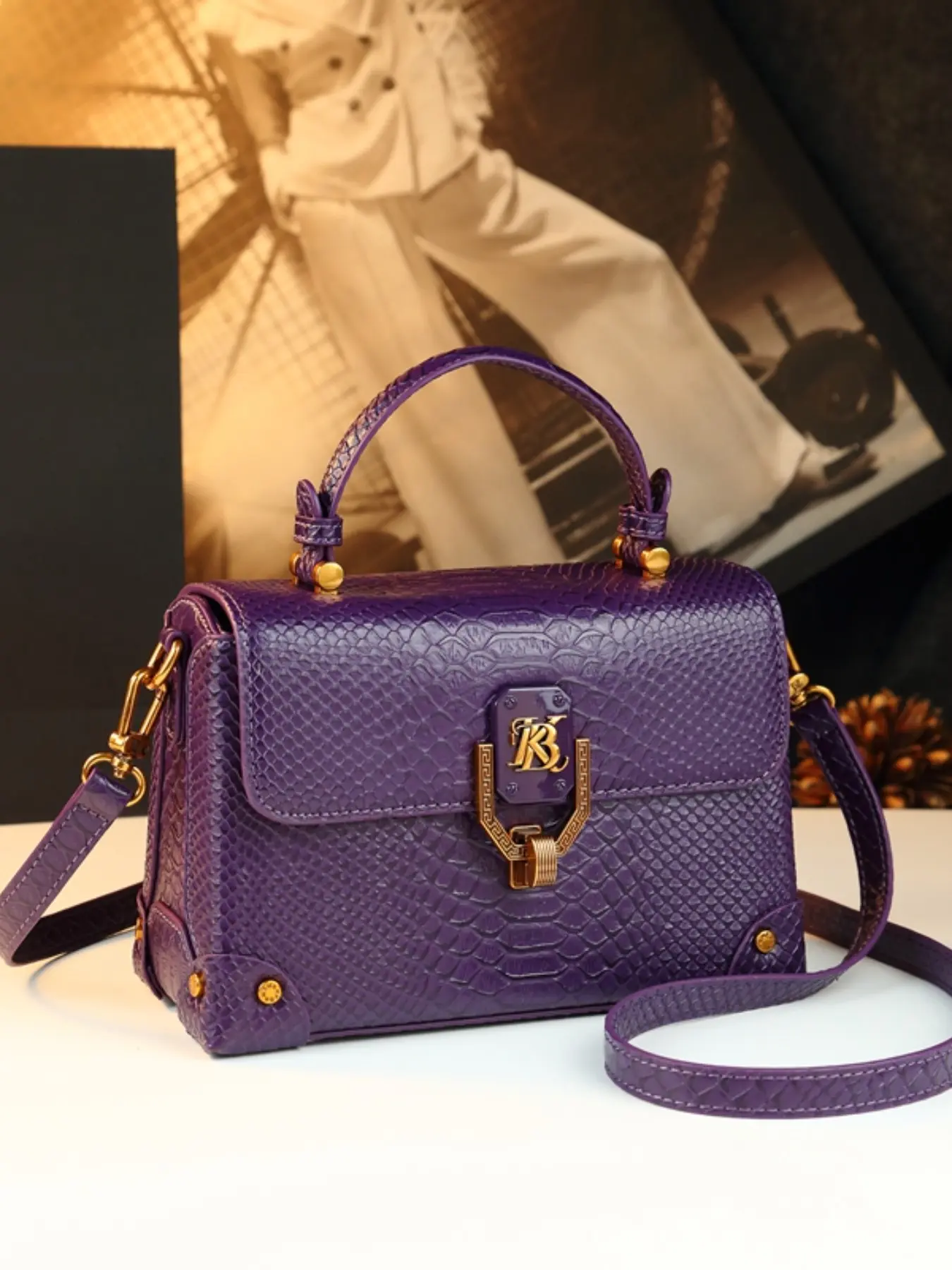 Snake Print Handbag for Women, 2026 New Luxury Vintage Style, Fashion Crossbody Bags, Single Shoulder Crossbody Small Square Bag, High-End Fashion Accessory, Fashionable Shoulder Bag