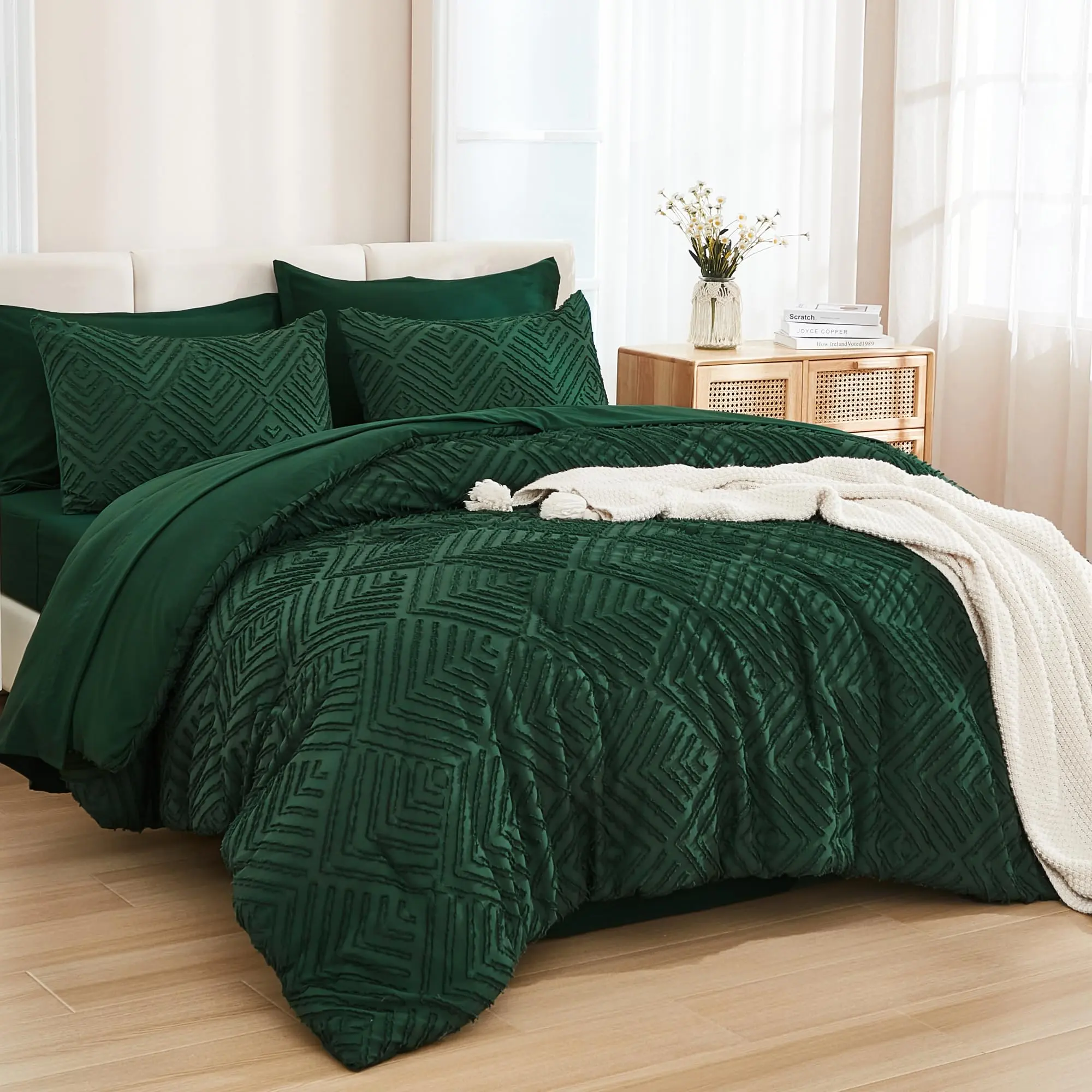 XL-Comforter Set 7 Pieces Dark Emerald Green Bed in a Bag King Boho Lightweight Fluffy Tufted Bedding Sets with Comforter Sheets Pillowcases & Shams Solid Microfiber Fitted Sheet Elastic Deep Pocket