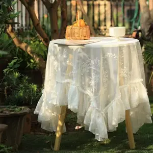 Floral Embroidery Tablecloth, 1 Count Boho Style Round Tablecloth with Lace Trim, Wooden Outdoor Table Table Decoration Supplies for Home Kitchen Dining Room Outdoor Garden Dining Table Lightweight Outdoor Table