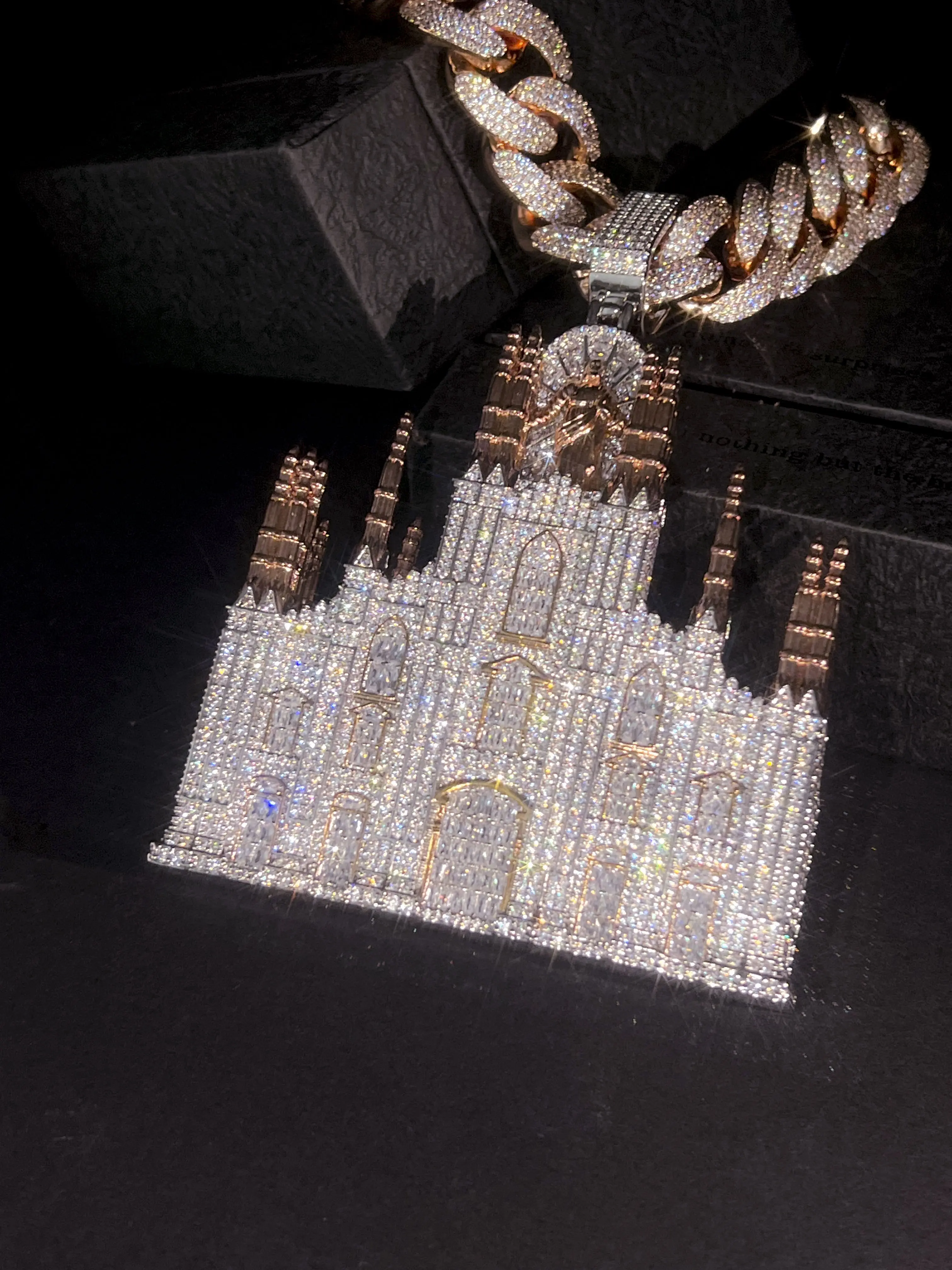 Hip-hop luxury style jewelry chilled Cuban link - custom full-diamond city statue & thorn letter pendant, big city pendant, luxury personalized pendant accessory, Valentine's Day gift, Father's Day gift