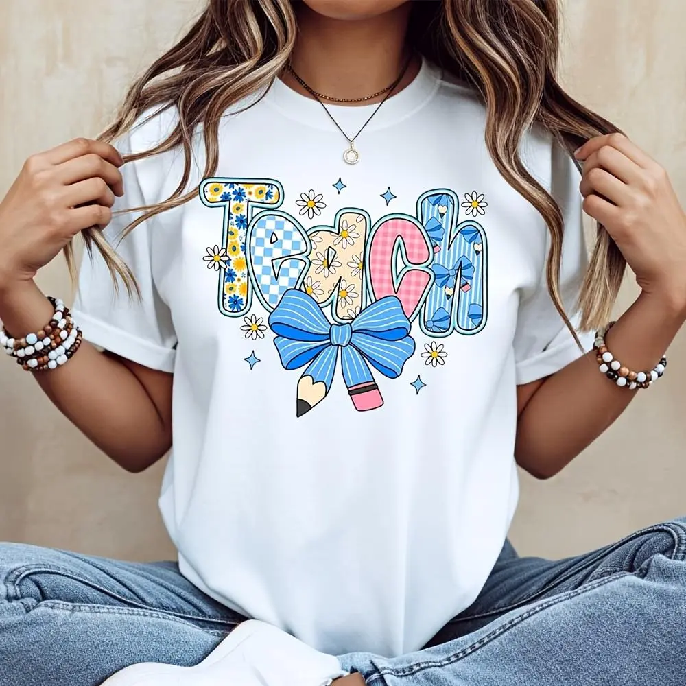 Colorful Patchwork Teach Letter Print With Blue Bow And Pencil, T-Shirt, Back To School Teacher Appreciation Theme, Casual Daily Wear