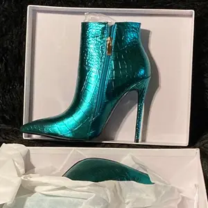 Cevarisai Crocodile Stiletto Metallic Green High Heel Boot - 9.5 US Shoe Size, Comfortable Fit for Any Occasion - Footwear