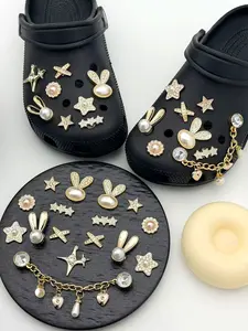 16-Piece Rose Gold Pearl Rhinestone Shoe Clip Set, Rabbit Ears Star Chain Decorations, Trendy Hole Shoes Accessories, Rhinestone Shoes Charms