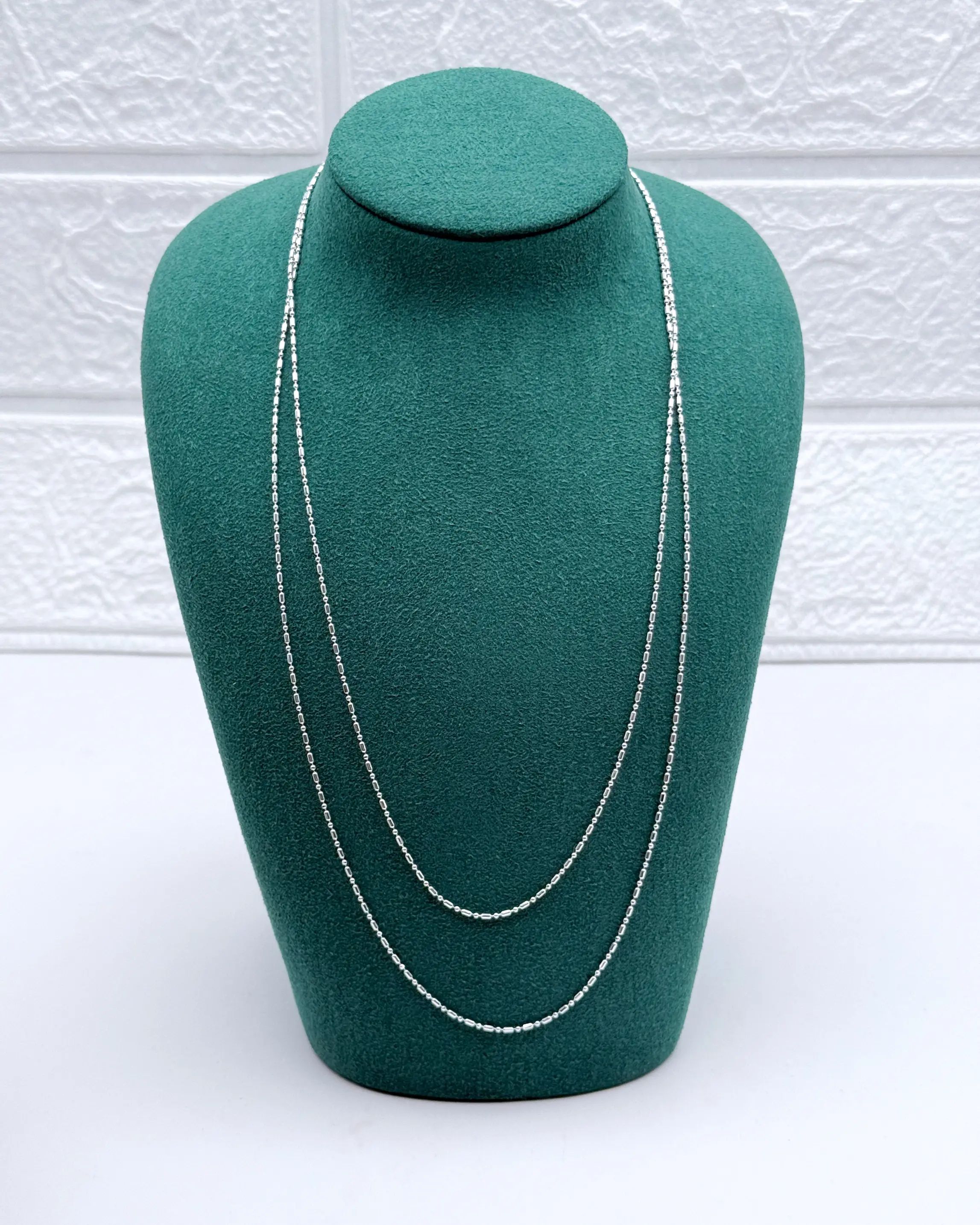 925 Silver - ''PUNTO Y COMA'' Chain. Cadena delgada. It is 1.2 mm thick.