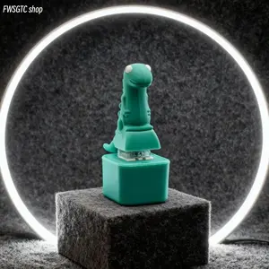 Funny Lizard Button Clicker Fidget Keychain, an interactive stress relief gadget with realistic sound. This cute green EDC fidget item is great for teens, ideal for daily carry and gift giving.