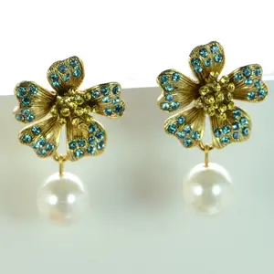 OSCAR DE LA RENTA Dotted Pearl Flower Earrings Female