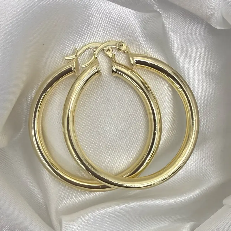 Arracadas de 2” aproximadamente en Oro laminado