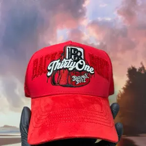 31 hats x BackpackB - La Mochila
