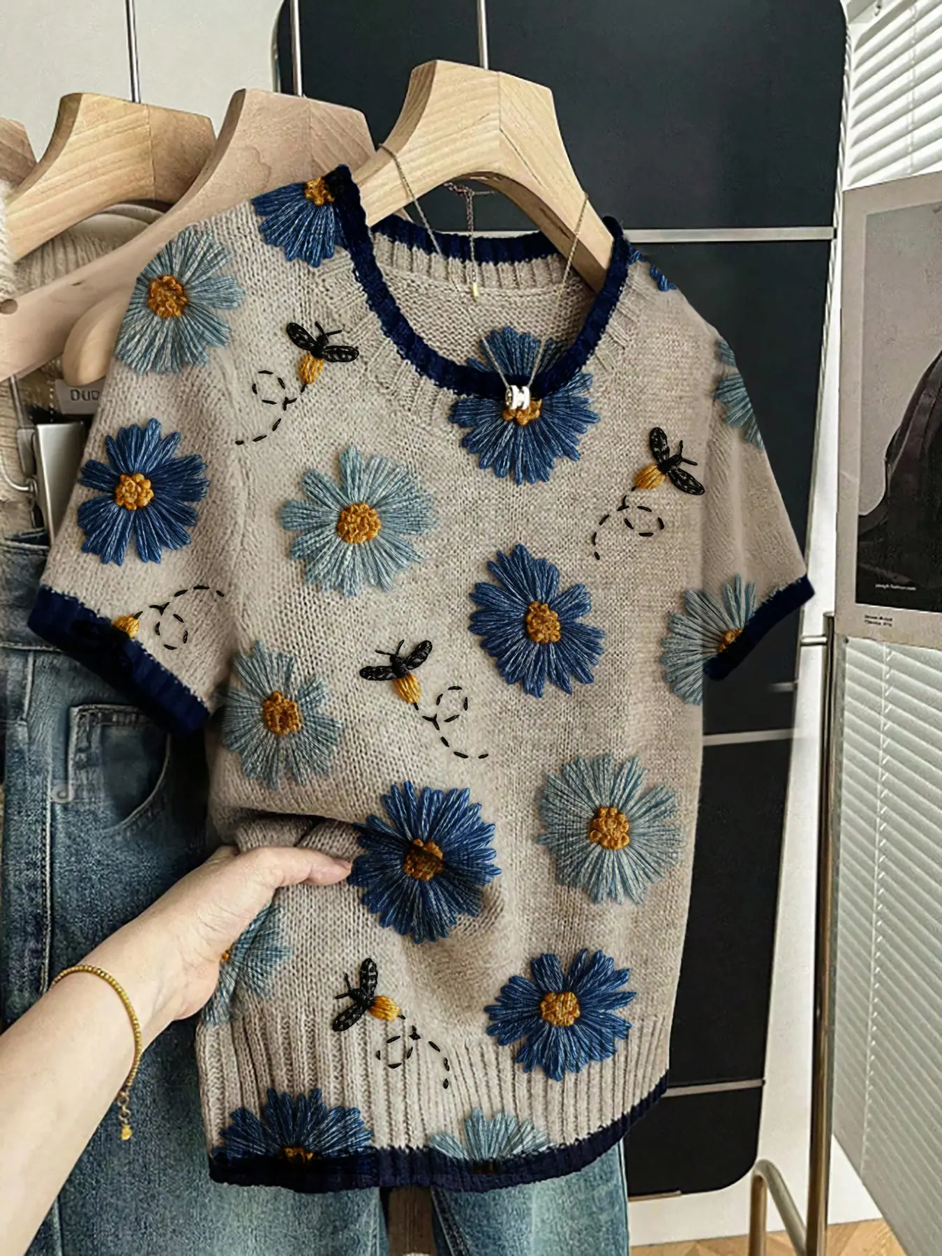 Women's Vintage Blue Daisy Honey Floral Print Knit Sweater T-Shirt, Round Neck Short Sleeve, Casual Breathable Knitted Top for All Seasons, Knitwear, Womenswear, Casual Fashion Knitwear