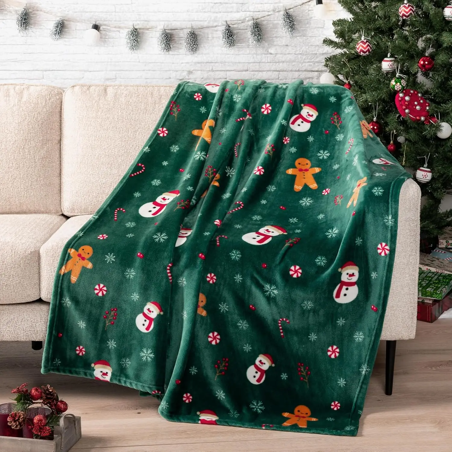Christmas Gingerbread Throw Blanket | Green Holiday Christmas Fleece Blanket | Soft, Plush, Warm Winter Cabin Throw(Green Gingerbread)