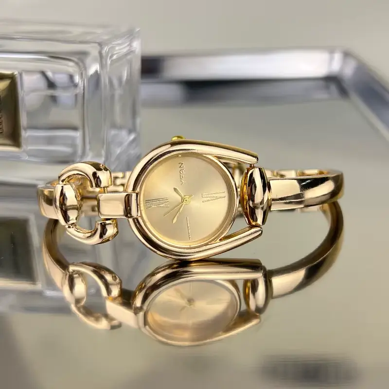 Retro Button Bracelet Watch – Elegant Roman Numerals, Quartz Movement & Alloy Band